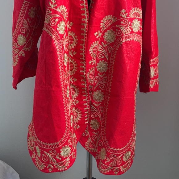 Red embroidered kimono - Picture 3 of 8